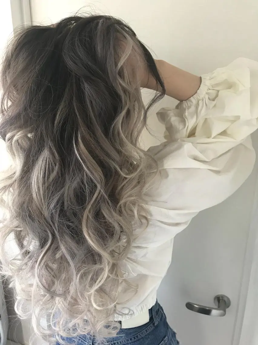 ロング カラー グラデーションカラー ハイライトカラー ハイライト WEST OLAND 安藤のヘアスタイル