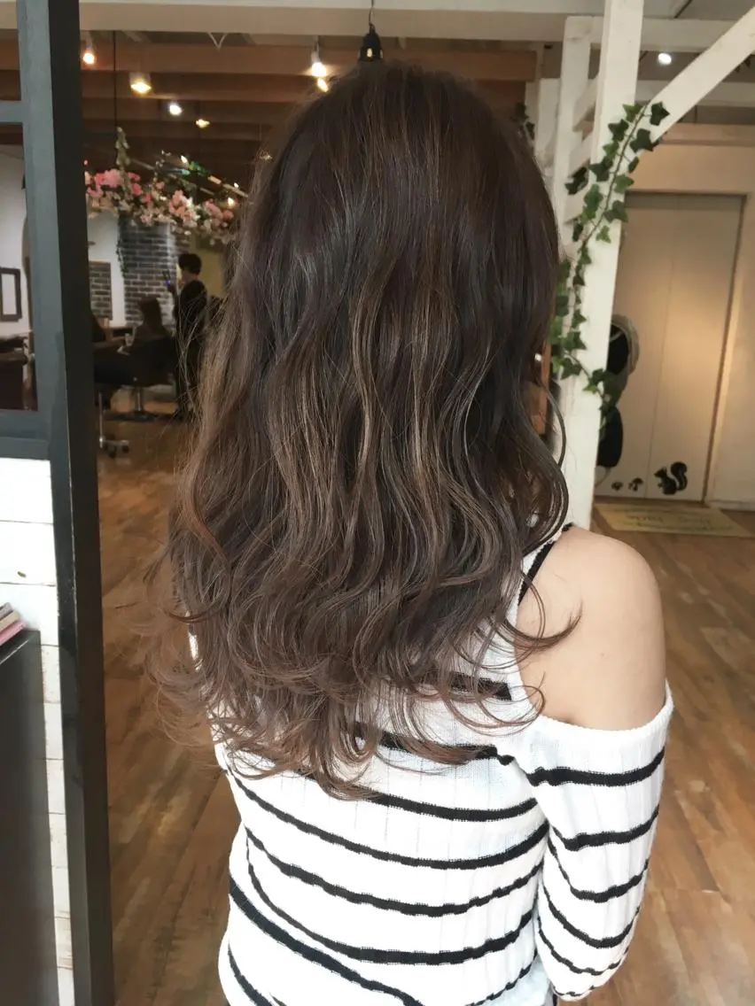ロング カラー アッシュ アッシュグレー ハイライトカラー ハイライト 木下大地 HAIR Oneのヘアスタイル