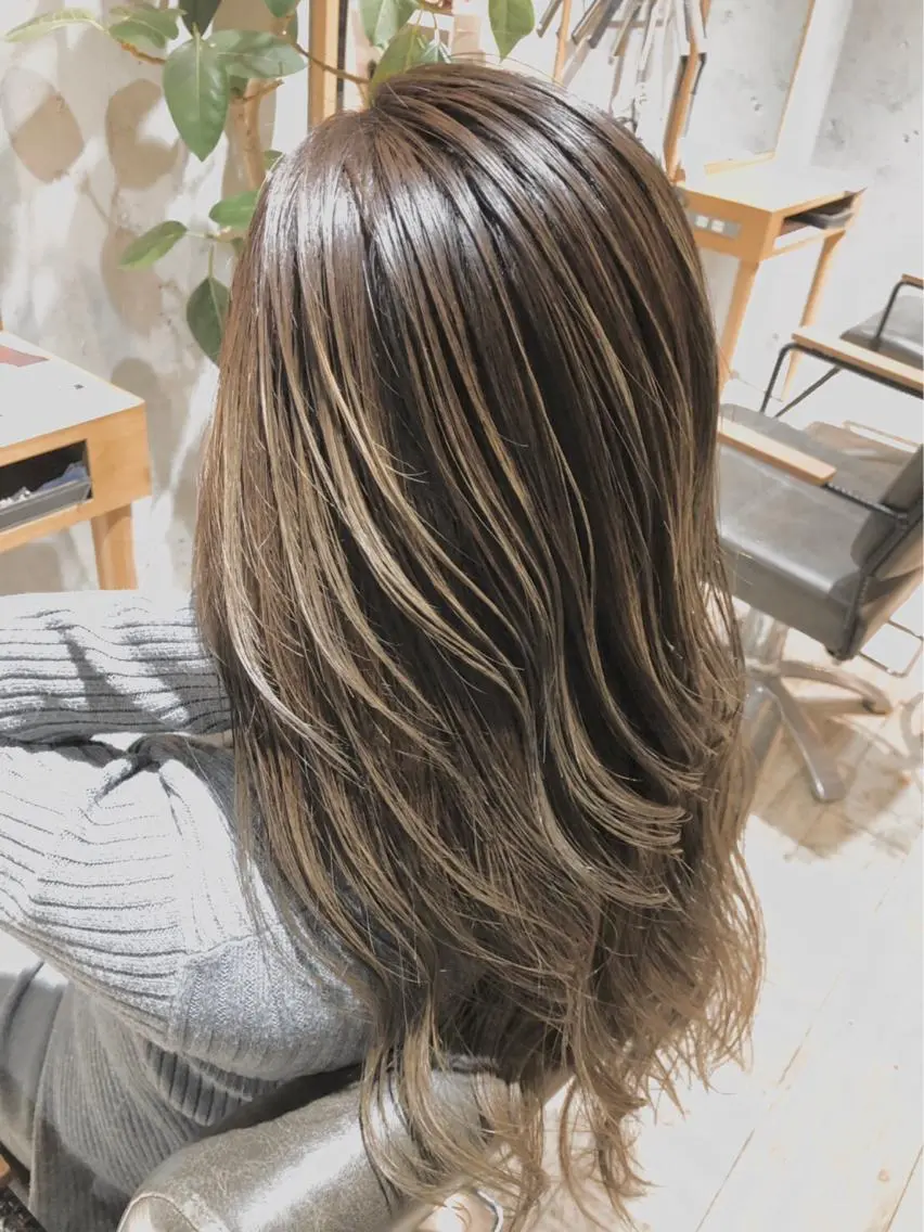 ロング ハイライト レイヤーカット カット トリートメント REVE 美容室のヘアスタイル