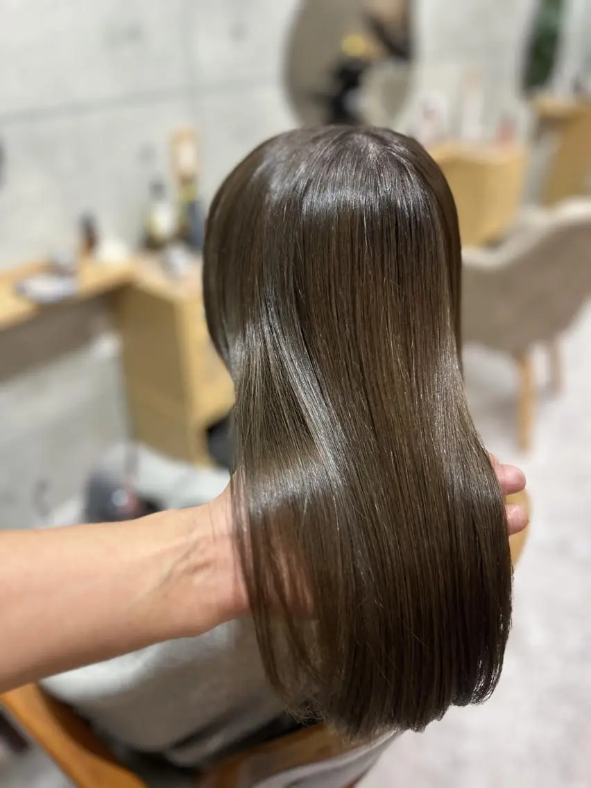 ロング 髪質改善 縮毛矯正 酸性ストレート カット 縮毛矯正 🤍NAOMI _Naniのヘアスタイル