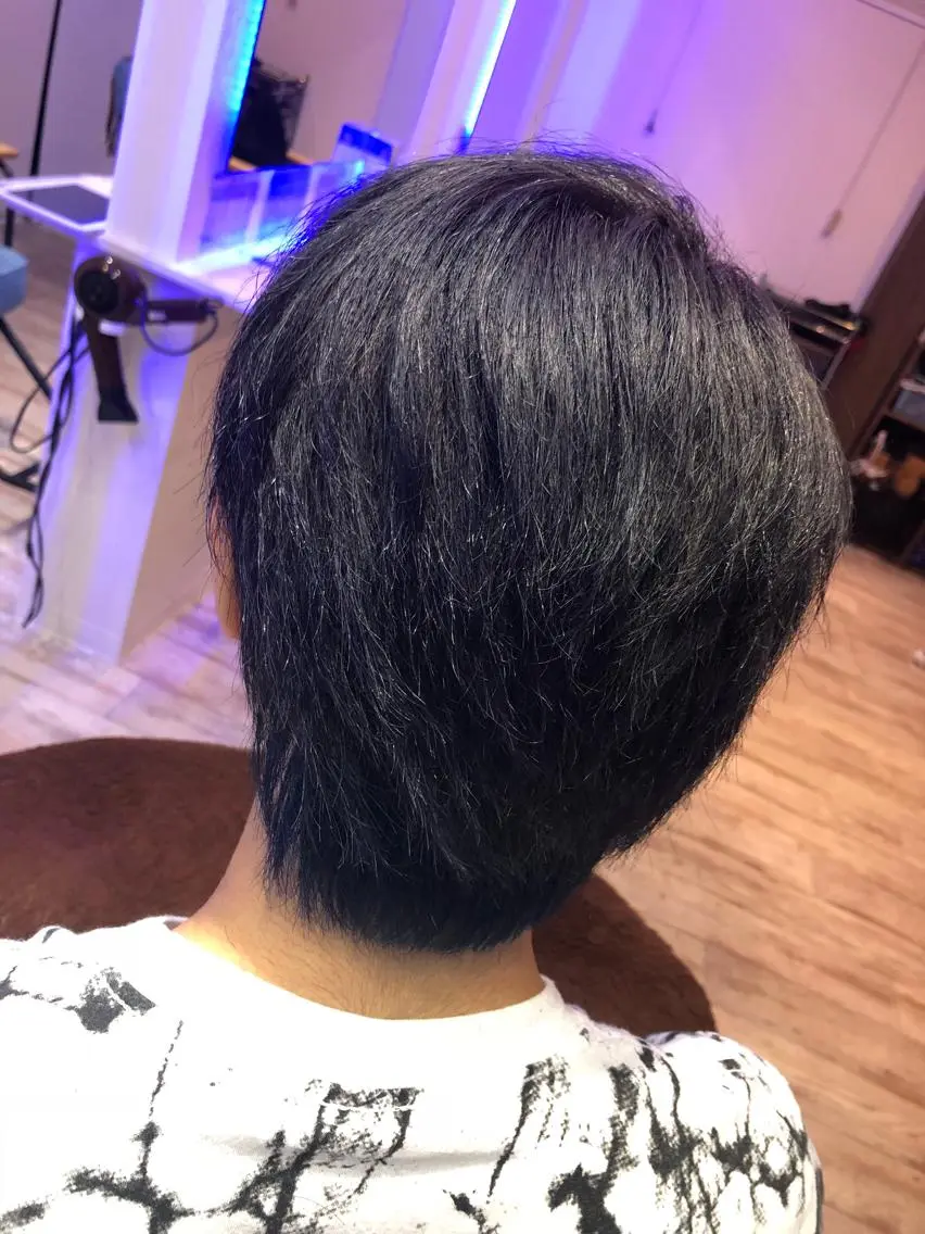 ショート カラー メンズ ダークシルバー ネイビーカラー シルバー 白井 つづりのヘアスタイル