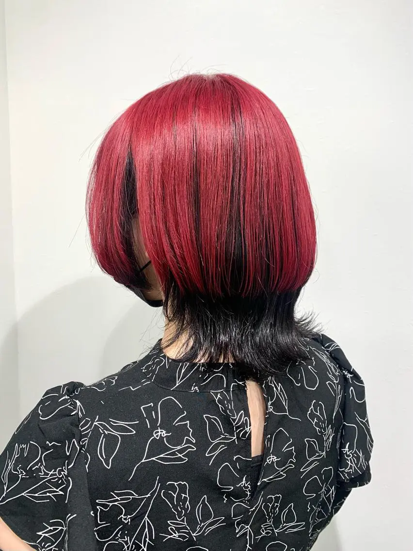 ミディアム カラー ウルフカット レイヤー ハイトーン 暖色⭐︎KANAKOのヘアスタイル