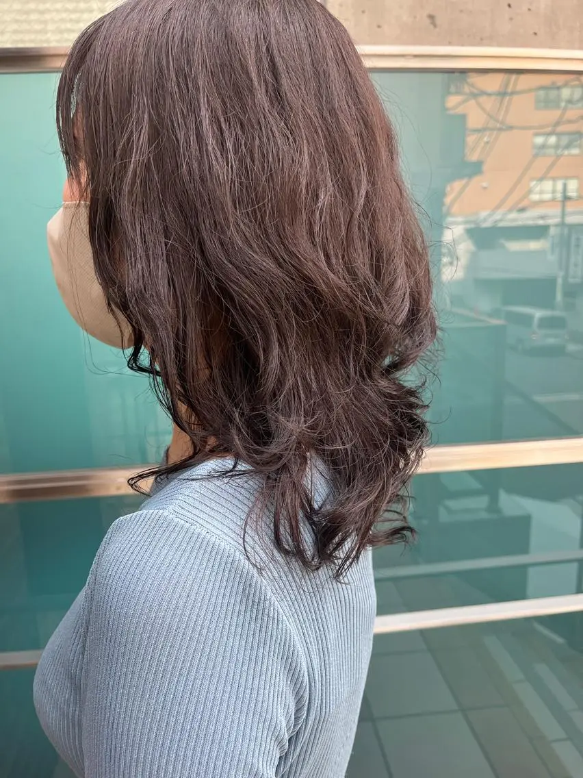 ミディアム カラー パーマ ヘアアレンジ メンズ キッズ ネイル マツエク・マツパ アイブロウ ミディアムパーマ メンズパーマ ブラウンカラー ケアカラー 透明感カラー 久木原 ゆりのヘアスタイル