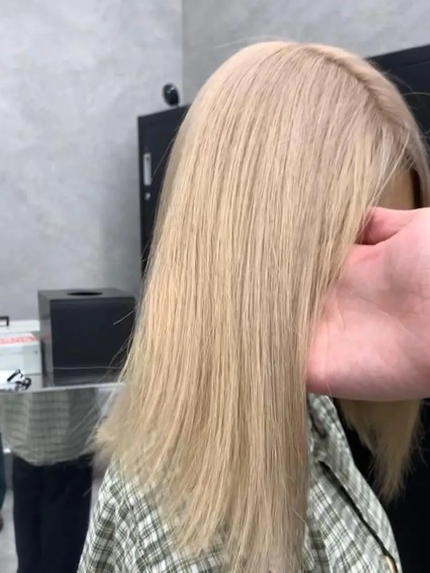 カラー セミロング ショートボブ ブリーチ デザインカラー ダブルカラー ハイライトカラー ヘアカラー トリートメント ヘアセット ヘアテラス エムナラテンのヘアスタイル