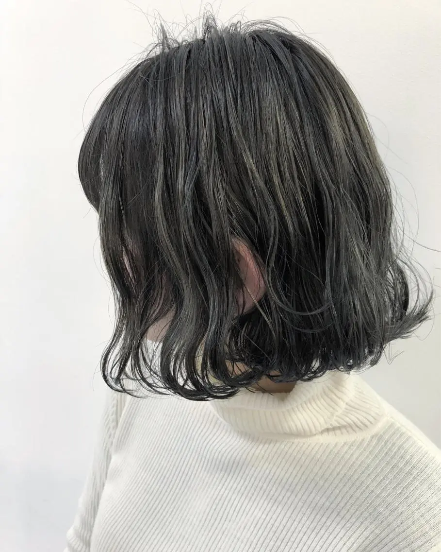 ショート カラー ダークグレー ハイライトカラー ハイライト ニシオカ タクヤのヘアスタイル