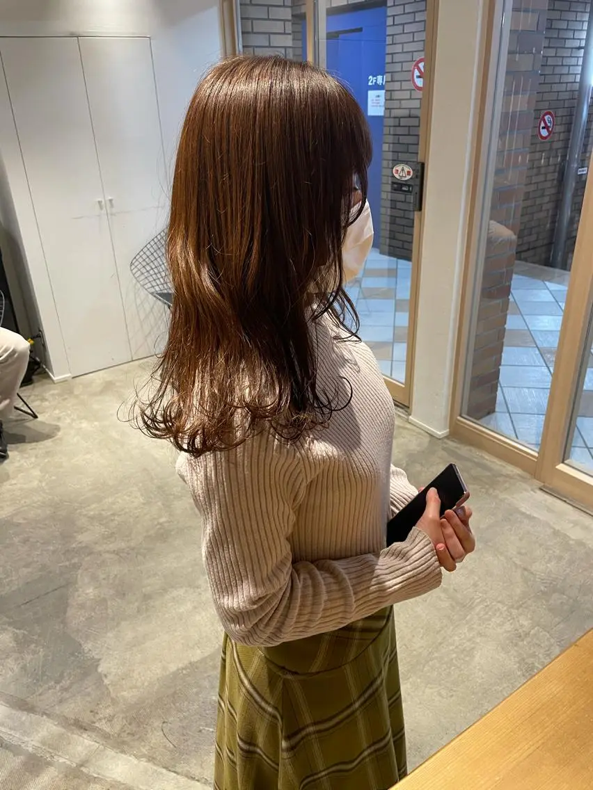 セミロング カラー カット ヘアカラー トリートメント MIOベージュカラー 柔らかいカラーのヘアスタイル