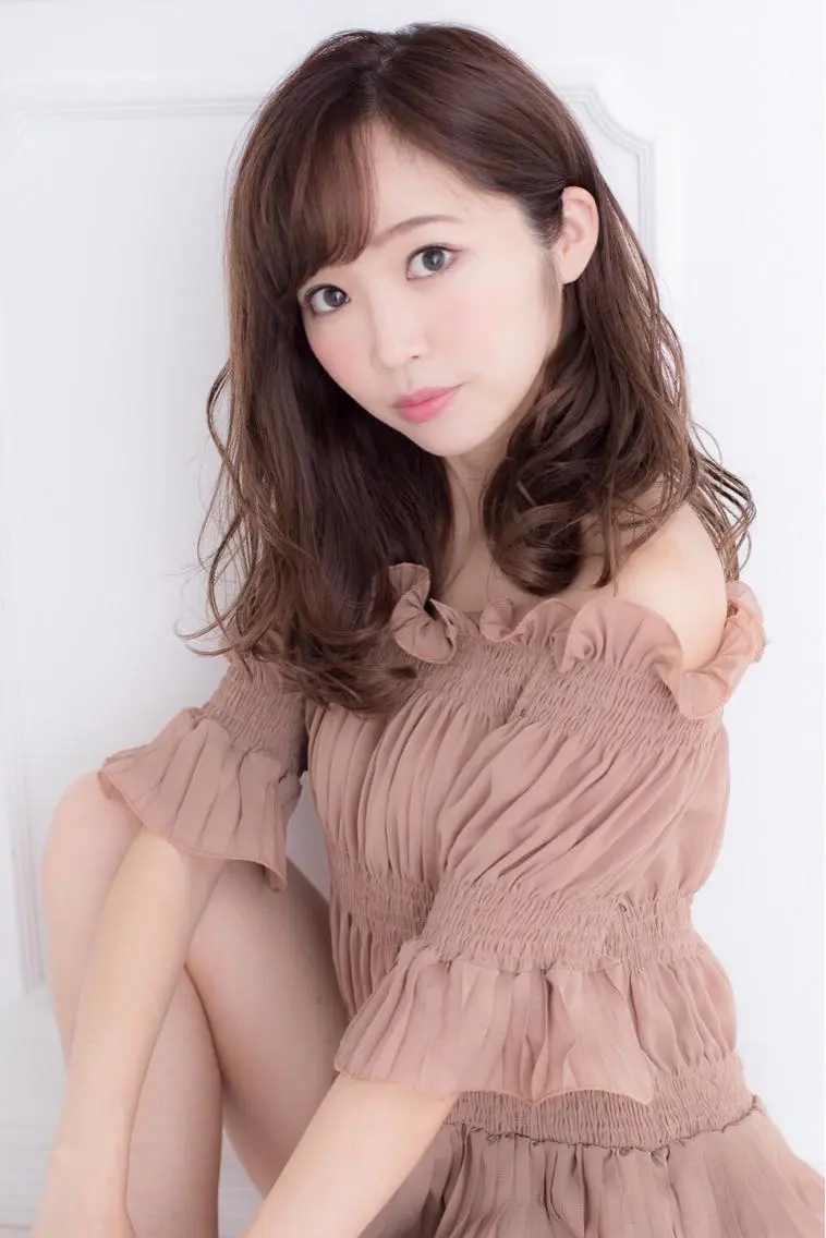 セミロング カラー 朝比奈 志保のヘアスタイル