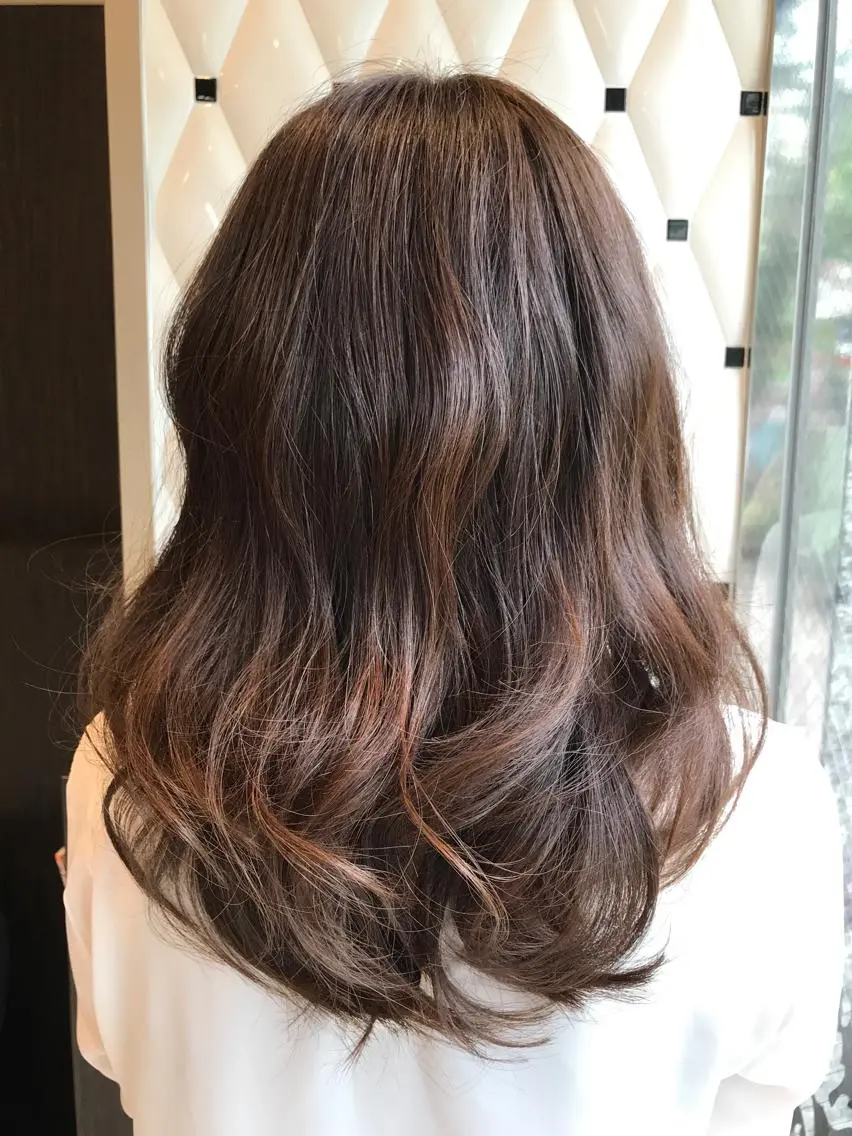 ミディアム カラー アッシュ アッシュブラウン ブラウンカラー yui .のヘアスタイル