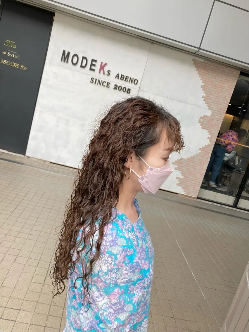 ロング パーマ 外国人風カラー スパイラルパーマ カット パーマ トリートメント SHAFT Ieiriのヘアスタイル