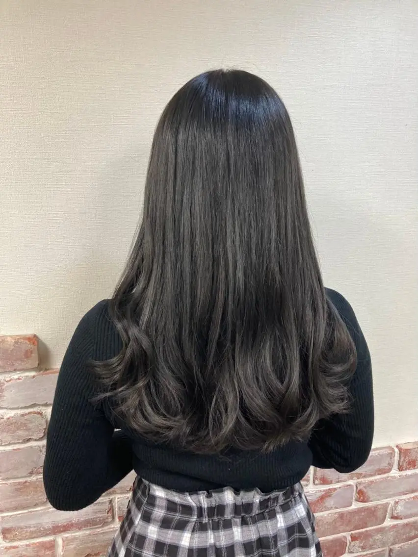 カラー セミロング ヘアカラー エクステ 🪽新宿 プルエクステ🫧のヘアスタイル