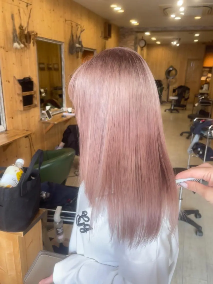 セミロング カット ヘアカラー ハイトーン belle ナホのヘアスタイル