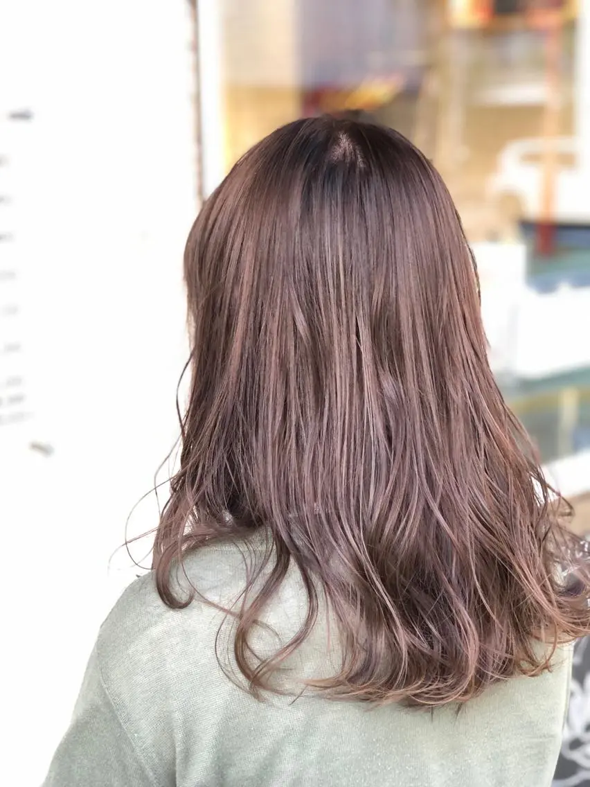 セミロング ハイライト カット トリートメント 西山 恵太郎のヘアスタイル