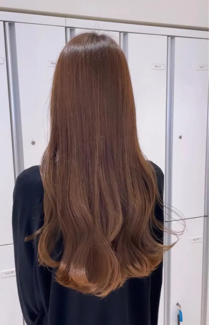 ロング 赤み消し艶カラー・ 透明感カラー×美髪のヘアスタイル