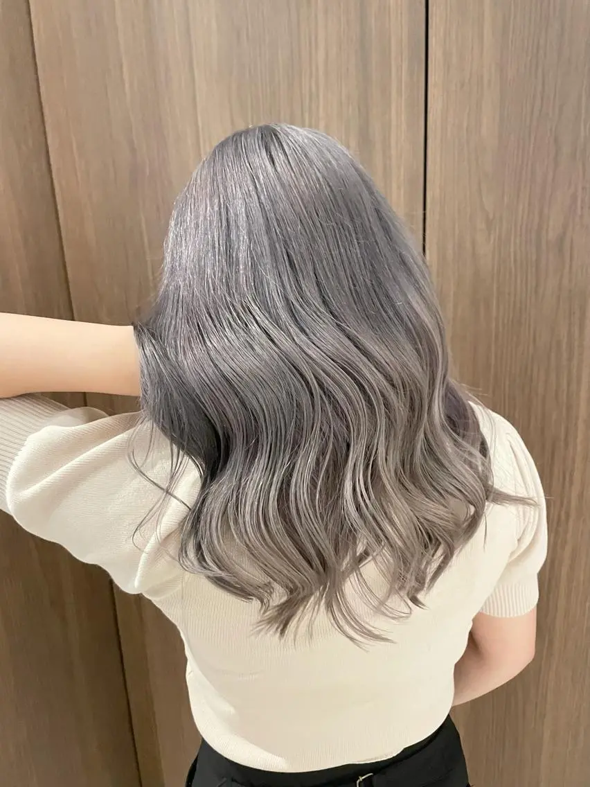 ロング カラー ブリーチ ブルーカラー ケアブリーチ シルバー ヘアカラー 🩵アンブレラカラー 髪質改善 丸尾】のヘアスタイル