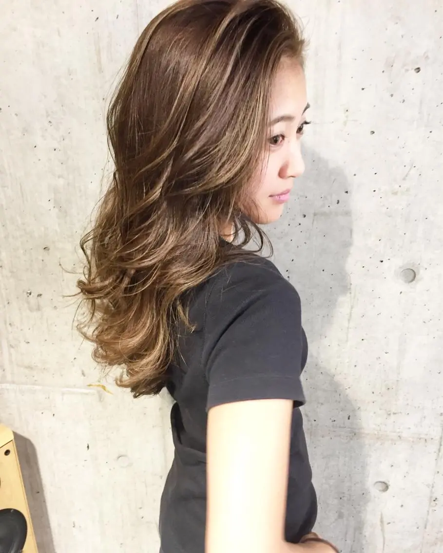 ロング カラー パーマ ヘアアレンジ メンズ キッズ ネイル マツエク・マツパ メンズハイライト グレージュ ハイライトカラー ハイライト カット ヘアカラー パーマ トリートメント 顔まわりレイヤー× 韓国ヘアオタベシンヤのヘアスタイル