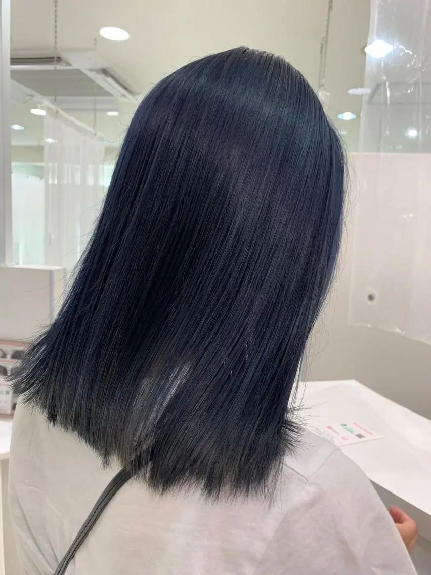 ロング カラー ブリーチ ネイビーカラー 山森 大地のヘアスタイル