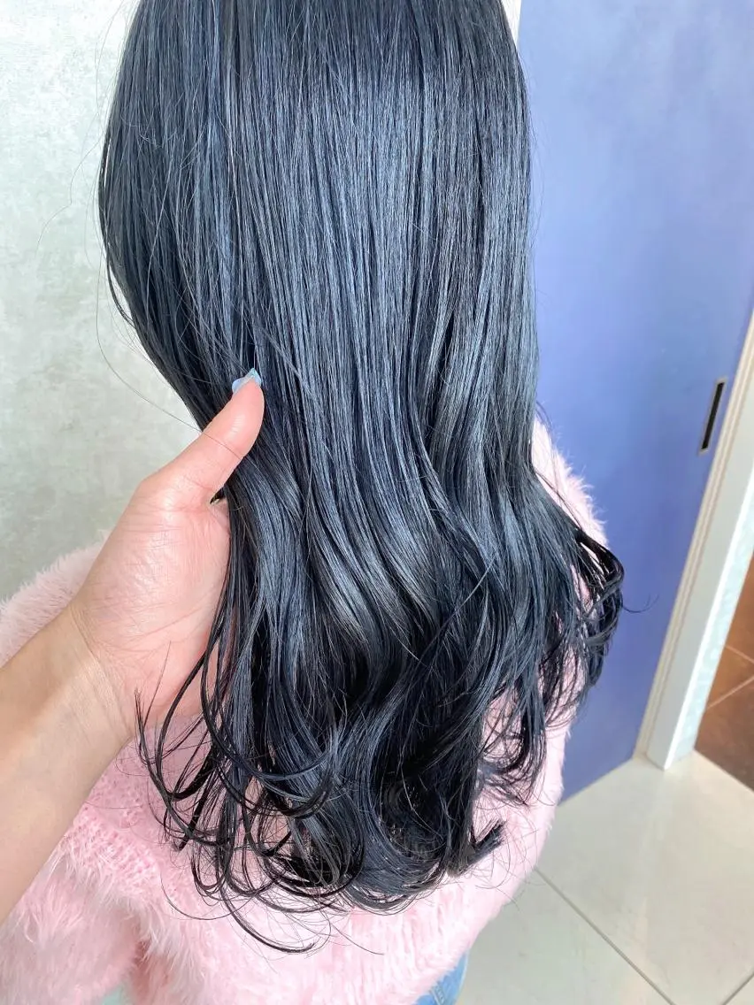 セミロング カラー 黒髪 ブリーチ ブルーカラー ブルーブラック ヘアカラー トリートメント 浦口友華 ♡  暖色系カラーのヘアスタイル