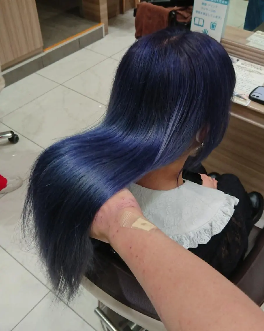 ロング カラー ブリーチ ブルーカラー ブルーラベンダー ケアブリーチ ラベンダーカラー ウルフカット/デザイ ンカラー/あらげのヘアスタイル