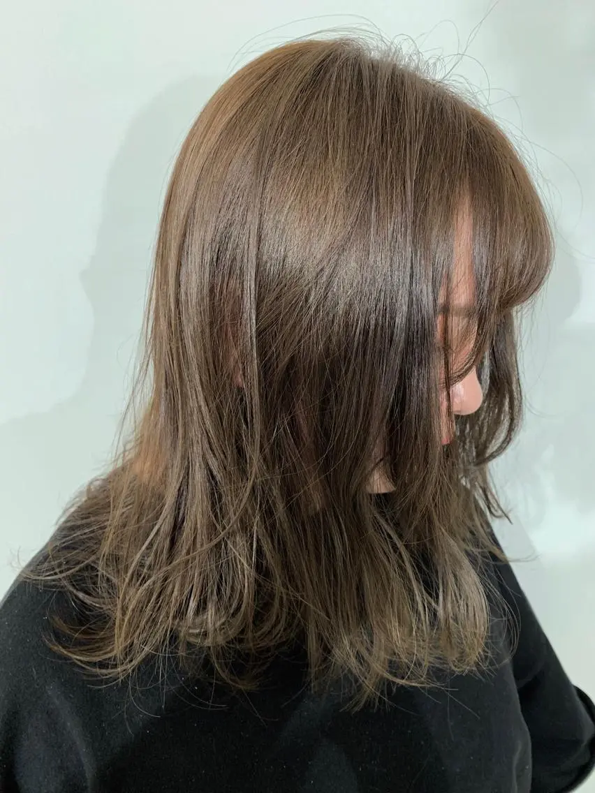 セミロング カラー パーマ ヘアアレンジ ベージュカラー オリーブベージュ 加藤 綾華のヘアスタイル