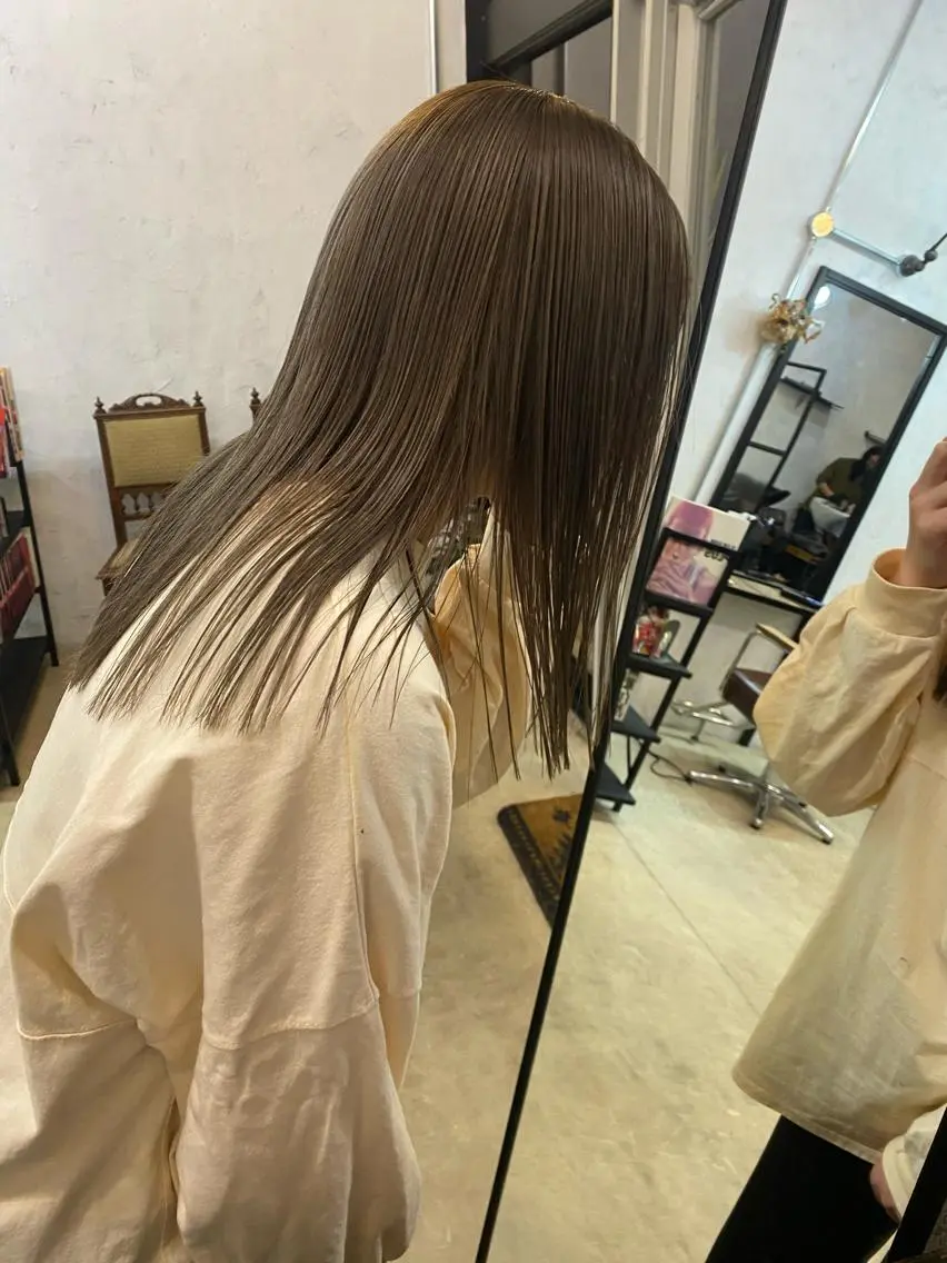 カラー ベージュカラー イタヤ マイカのヘアスタイル
