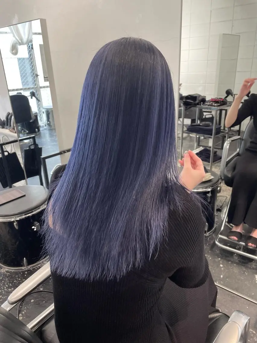 ロング カラー パーマ ヘアアレンジ メンズ キッズ ネイル マツエク・マツパ アイブロウ メンズブリーチ ブリーチ ラベンダーカラー ネイビーカラー ネイビー カット ヘアカラー トリートメント 艶ハイトーン/ヘア アレンジAYAKAのヘアスタイル