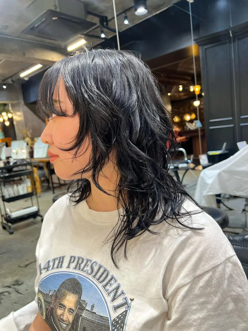 ミディアム カラー ミディアムパーマ ウルフカット 圧倒的デザイン力 店長🎨RENAのヘアスタイル