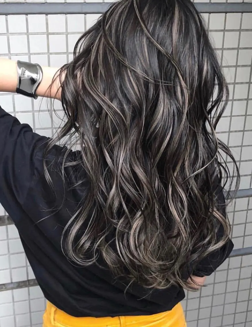 カラー ハイライトカラー オリーブカラー 髪質改善 レイヤーカット 早崎太生のヘアスタイル