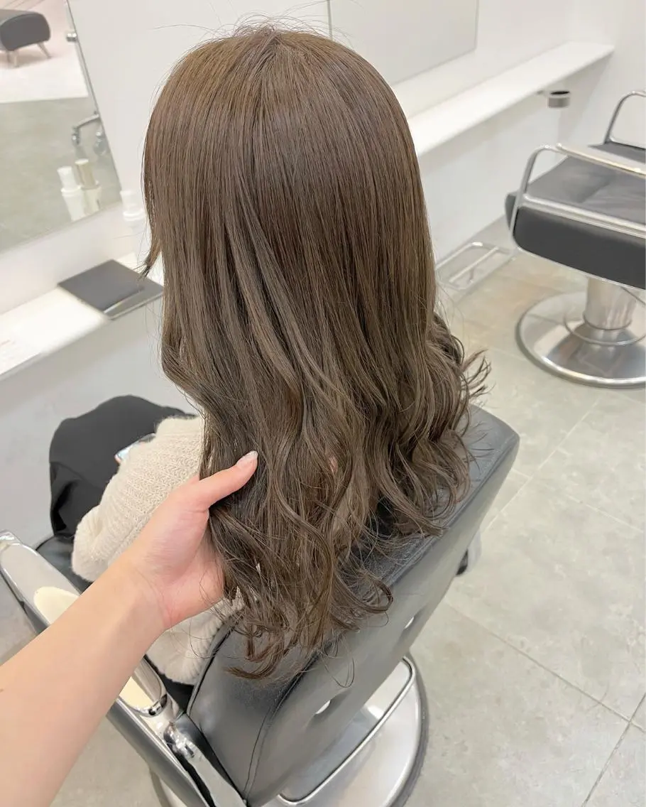 セミロング カラー ブリーチ ダブルカラー ブリーチなしカラー GOODDAY ヘアサロンのヘアスタイル