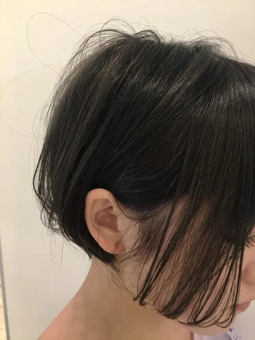 ショート カラー 前下がりボブ ボブ ハイトーンブリーチ 土坂 由志【京都】のヘアスタイル