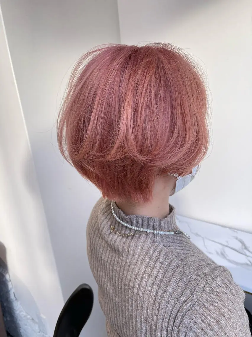 ショート カラー ブリーチ ピンクカラー ホワイトピンク ヘアカラー トリートメント &SONS 小林亨のヘアスタイル