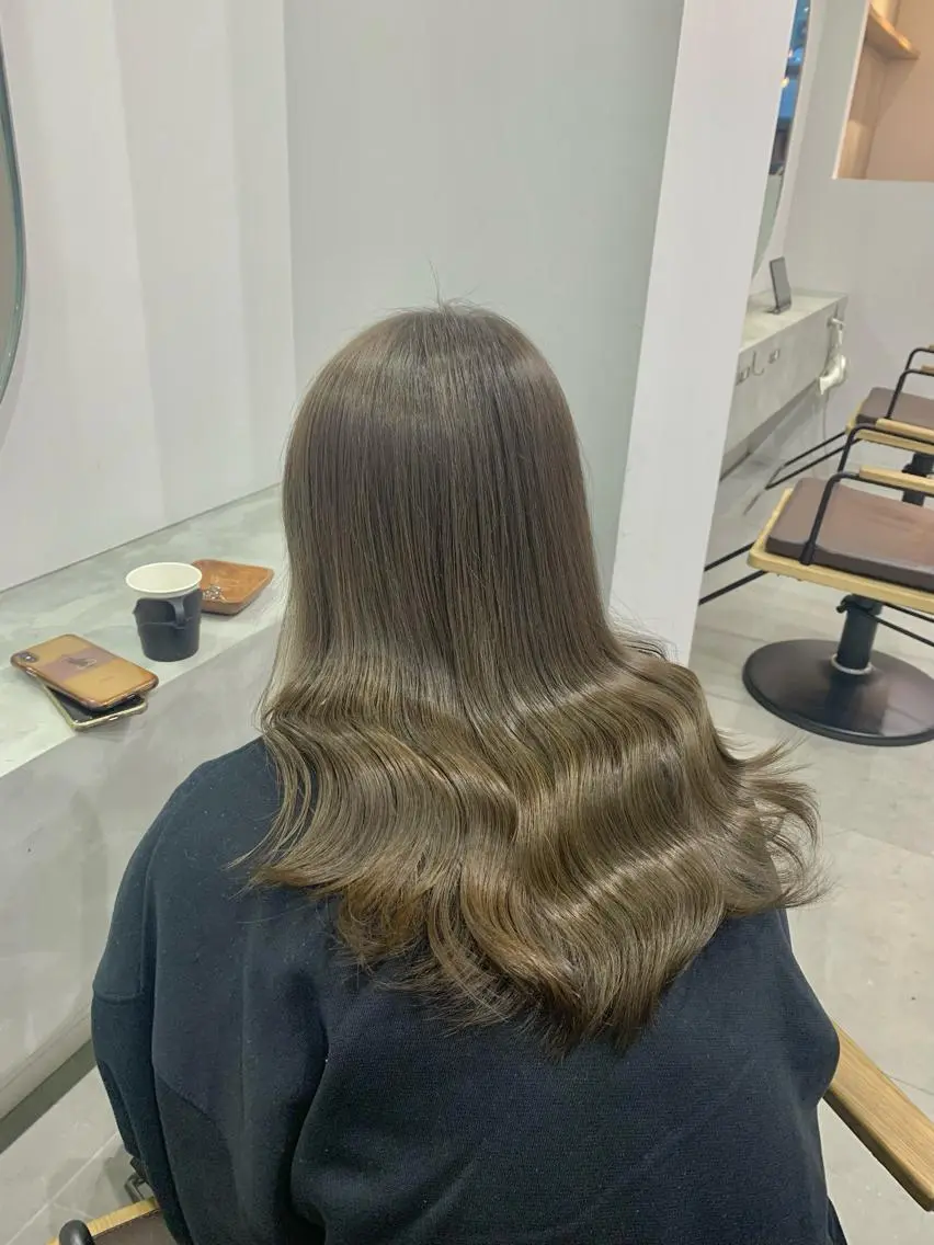 ロング カラー ベージュカラー オリーブベージュ カット ヘアカラー トリートメント little 小濱彰太のヘアスタイル