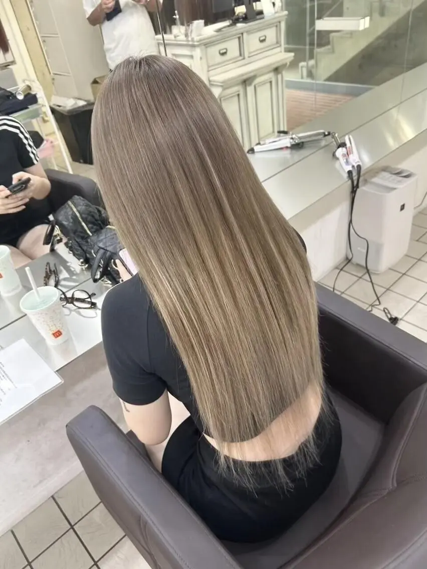 ロング カラー ヘアアレンジ シールエクステ 黒髪 ブリーチ デザインカラー ダブルカラー エクステ¥5000 LuciAカラーのヘアスタイル