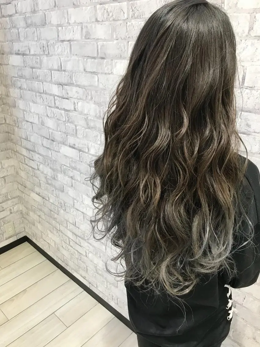 ロング カラー グレージュ シアーグレージュ ロング Oopsレイヤー 加藤澄都のヘアスタイル