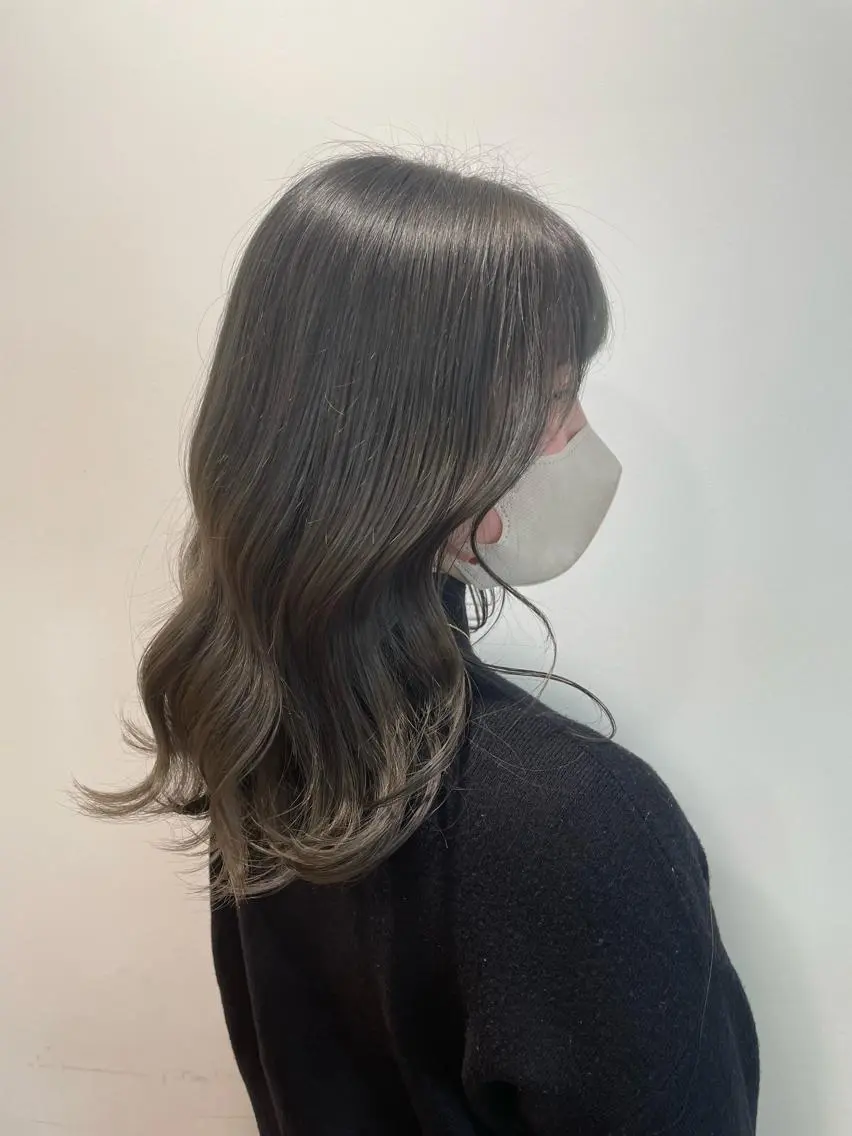 ミディアム カラー 透明感カラー グレージュ ピンクカラー 韓国風カラー🤎 𝒄𝒉𝒊𝒌𝒂のヘアスタイル