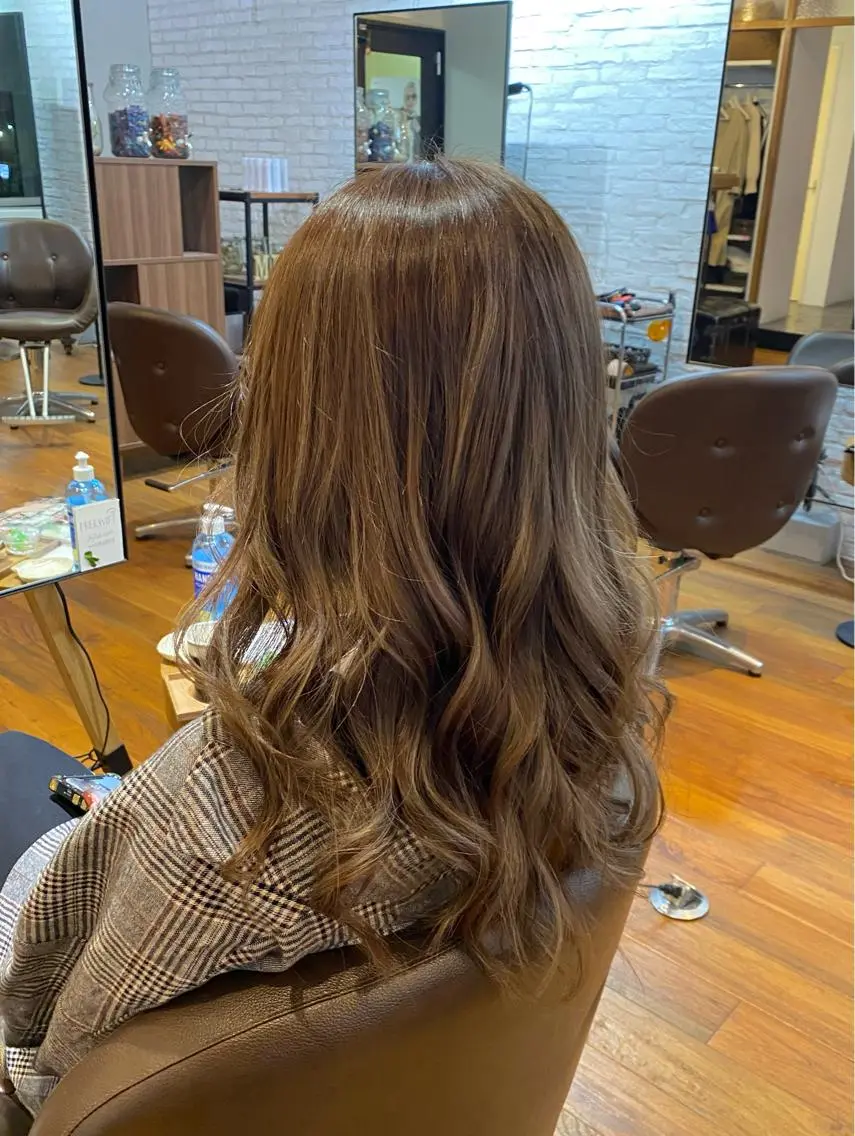 ロング カラー ハイライトカラー ハイライト マンツーマンサロン 🤍Tanakaのヘアスタイル