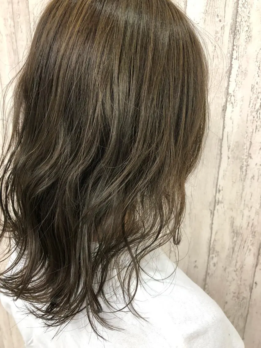 セミロング カラー アッシュ Kaede .のヘアスタイル