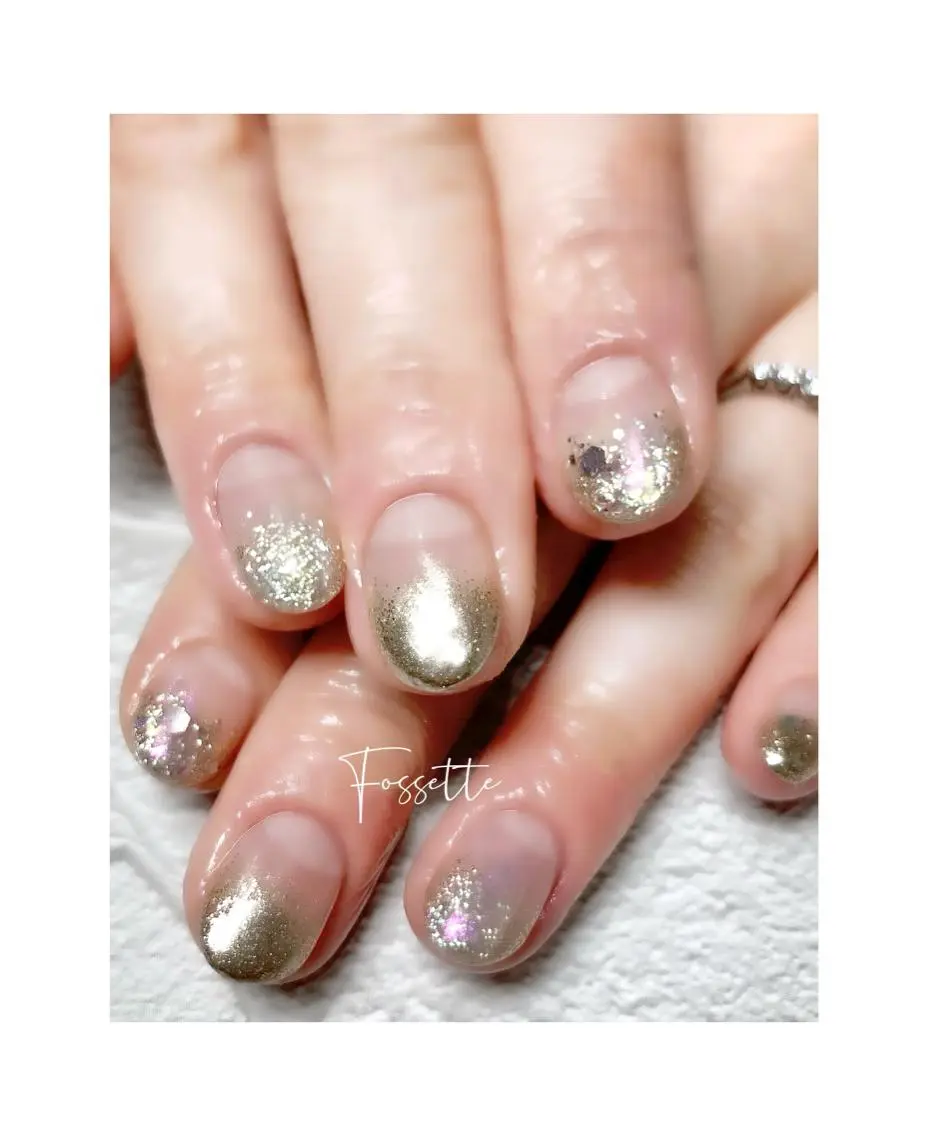 ネイル オーロラネイル グラデーション ホログラムネイル ラメ(グリッター) ラメグラデーション ハンドネイル nailsalon Fossetteのネイルデザイン