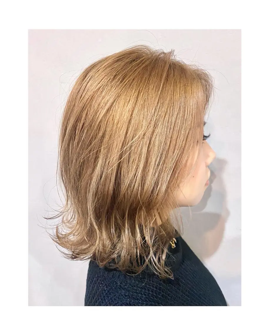 ミディアム カラー ベージュカラー ブリーチ ヘアカラー TSUNO🦖 派手髪/オタク美容師のヘアスタイル