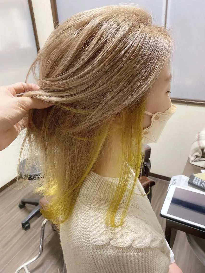 ミディアム イエローカラー ヘアカラー トリートメント 具志 正太のヘアスタイル