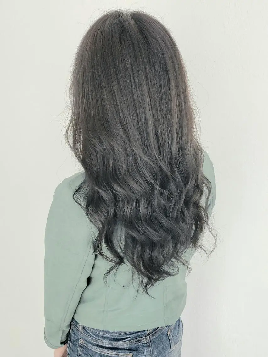 ロング カラー ヘアアレンジ アッシュ アッシュグレー 成瀬 弘光のヘアスタイル