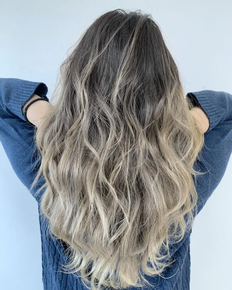 カラー デザインカラー Lienのヘアスタイル