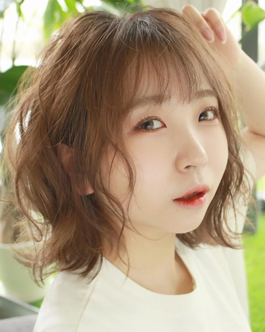 ミディアム 韓国風レイヤーカット 🇰🇷❕モカのヘアスタイル