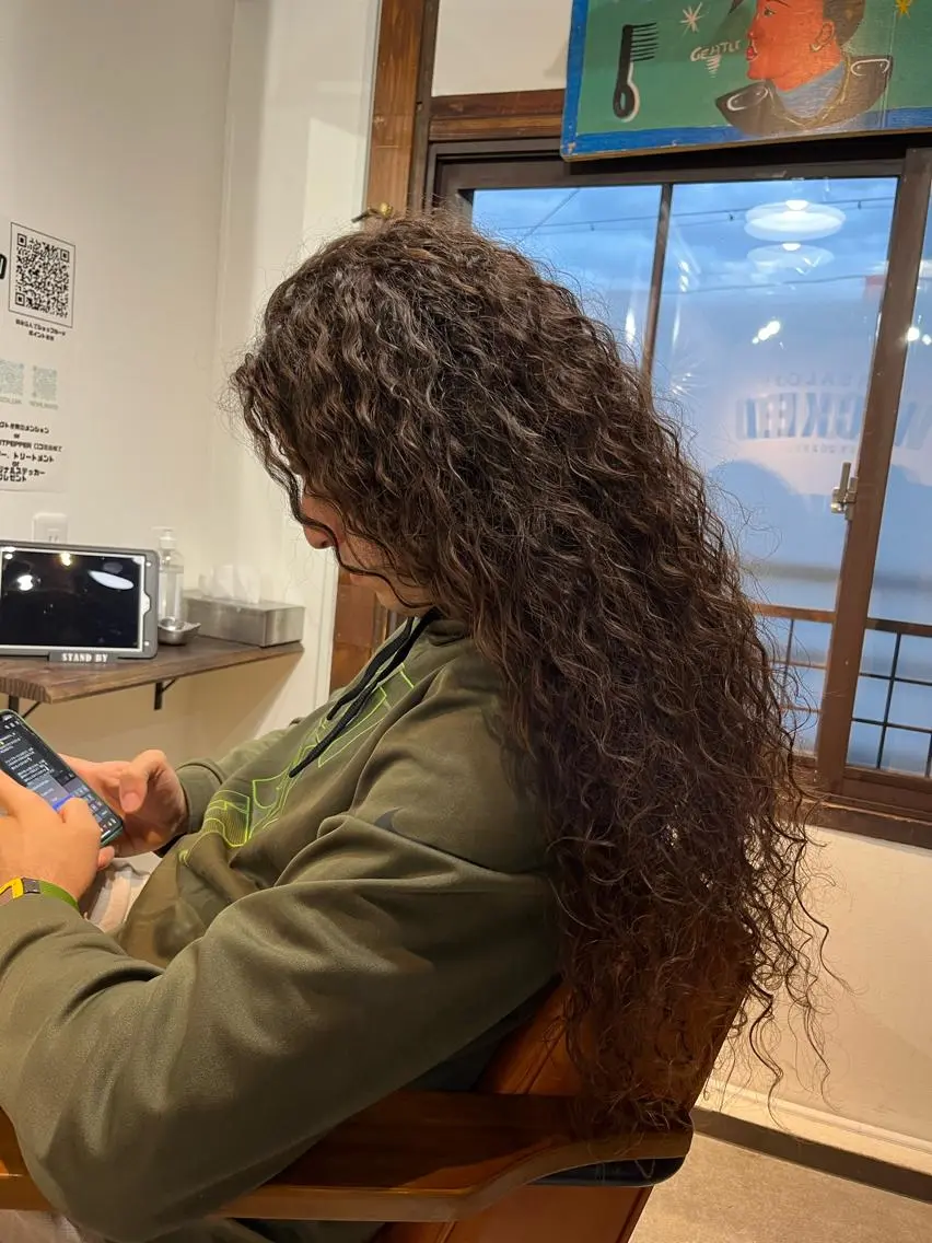 ロング パーマ スパイラルパーマ ツイストパーマ 東風上 亮介のヘアスタイル