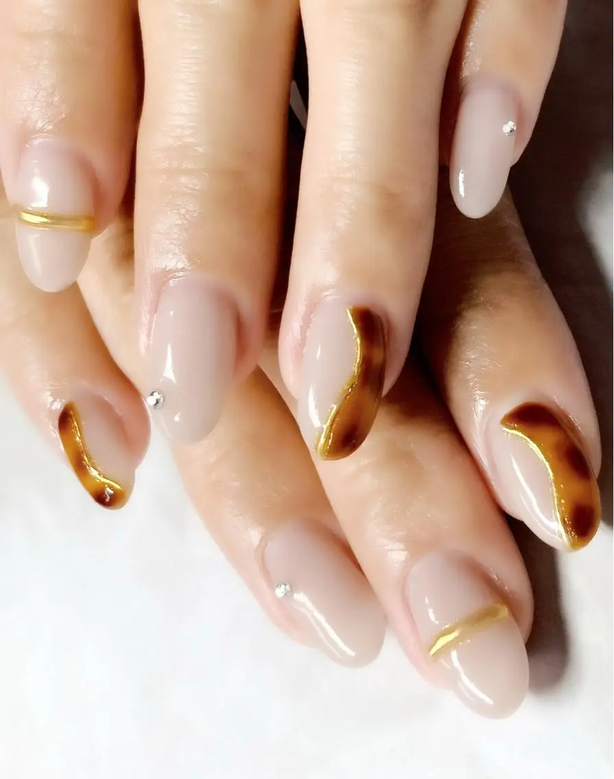 ネイル べっ甲ネイル ミラーネイル ワンカラーネイル ハンドネイル nailsalon Fossetteのネイルデザイン