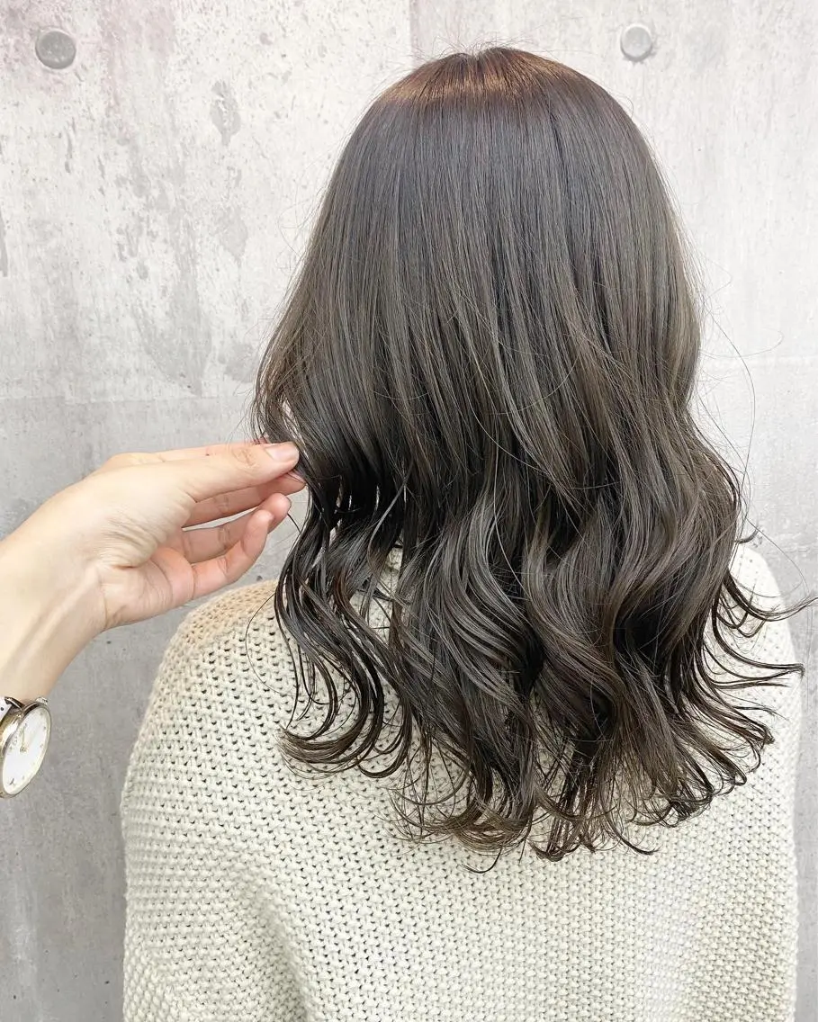 セミロング カラー グレージュ イルミナカラー オリーブグレージュ オリーブグレー ピンクカラー カット ヘアカラー トリートメント ☀️透明感color KURO☀️のヘアスタイル