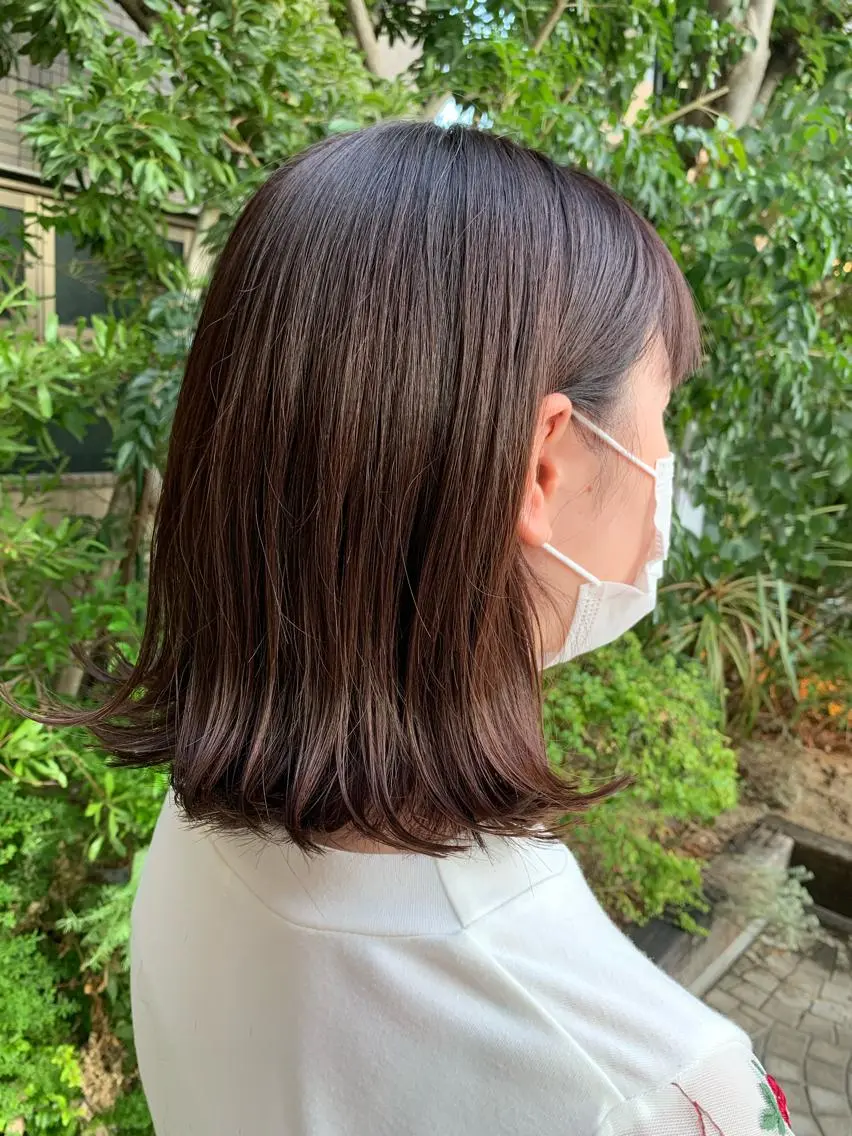 ミディアム カラー パープルカラー シルバー 外ハネヘア 多田 彩香のヘアスタイル