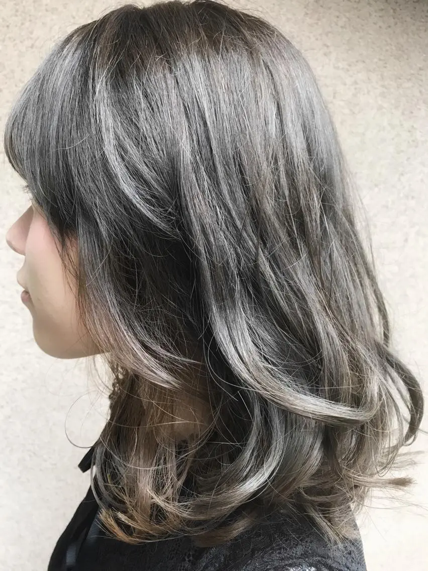 ショート カラー アッシュ ベージュカラー イルミナカラー vato バトのヘアスタイル