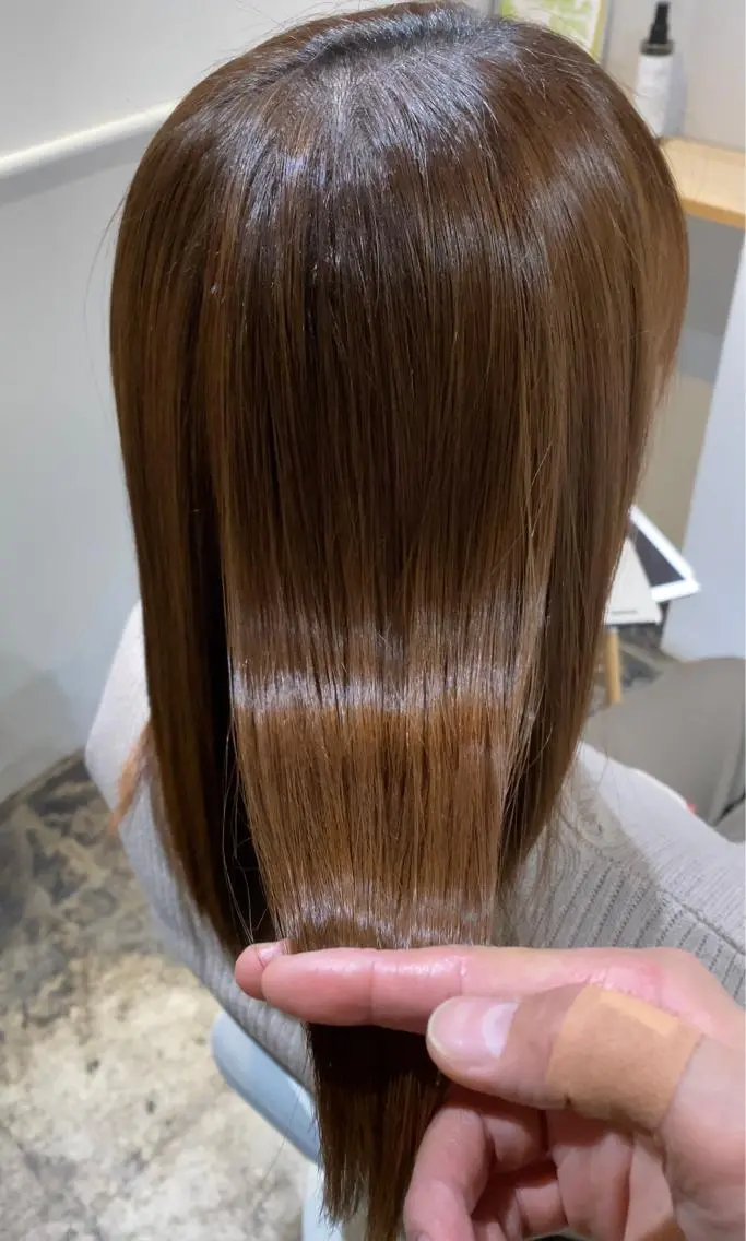 セミロング 縮毛矯正 岩尾 萌々子のヘアスタイル