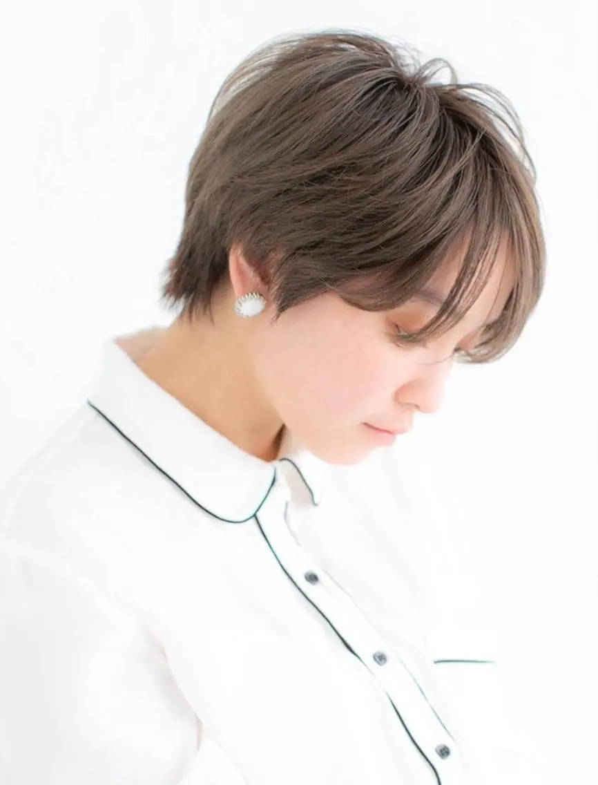 ショート 透け感カラー⭐️ EARTH高田馬場のヘアスタイル