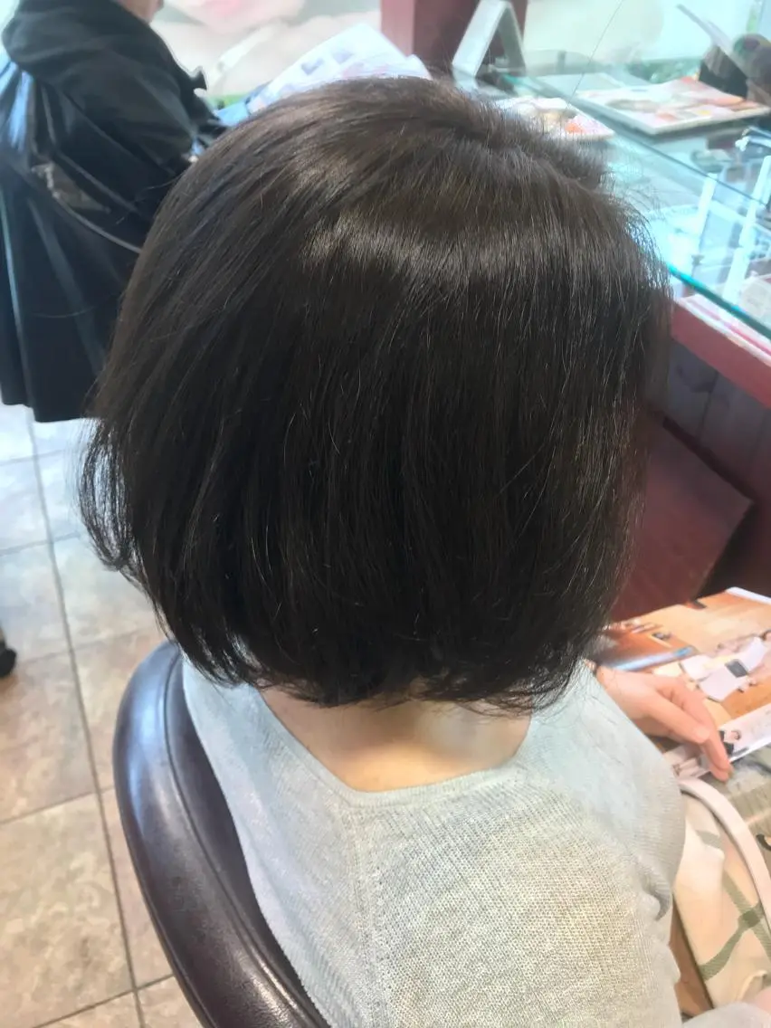 ミディアム アッシュ 嶋村 望美のヘアスタイル